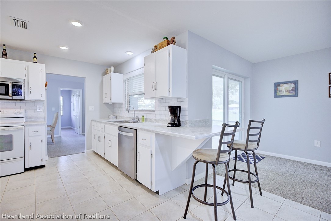 7516 Rolling Hills Road Sebring, FL 33876 - Photo 12 of 47
