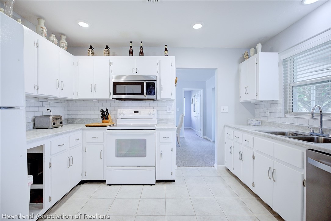 7516 Rolling Hills Road Sebring, FL 33876 - Photo 13 of 47
