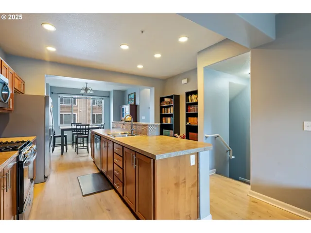 $365,000 | 342 Northeast Edgeway Drive, Beaverton, OR 97006