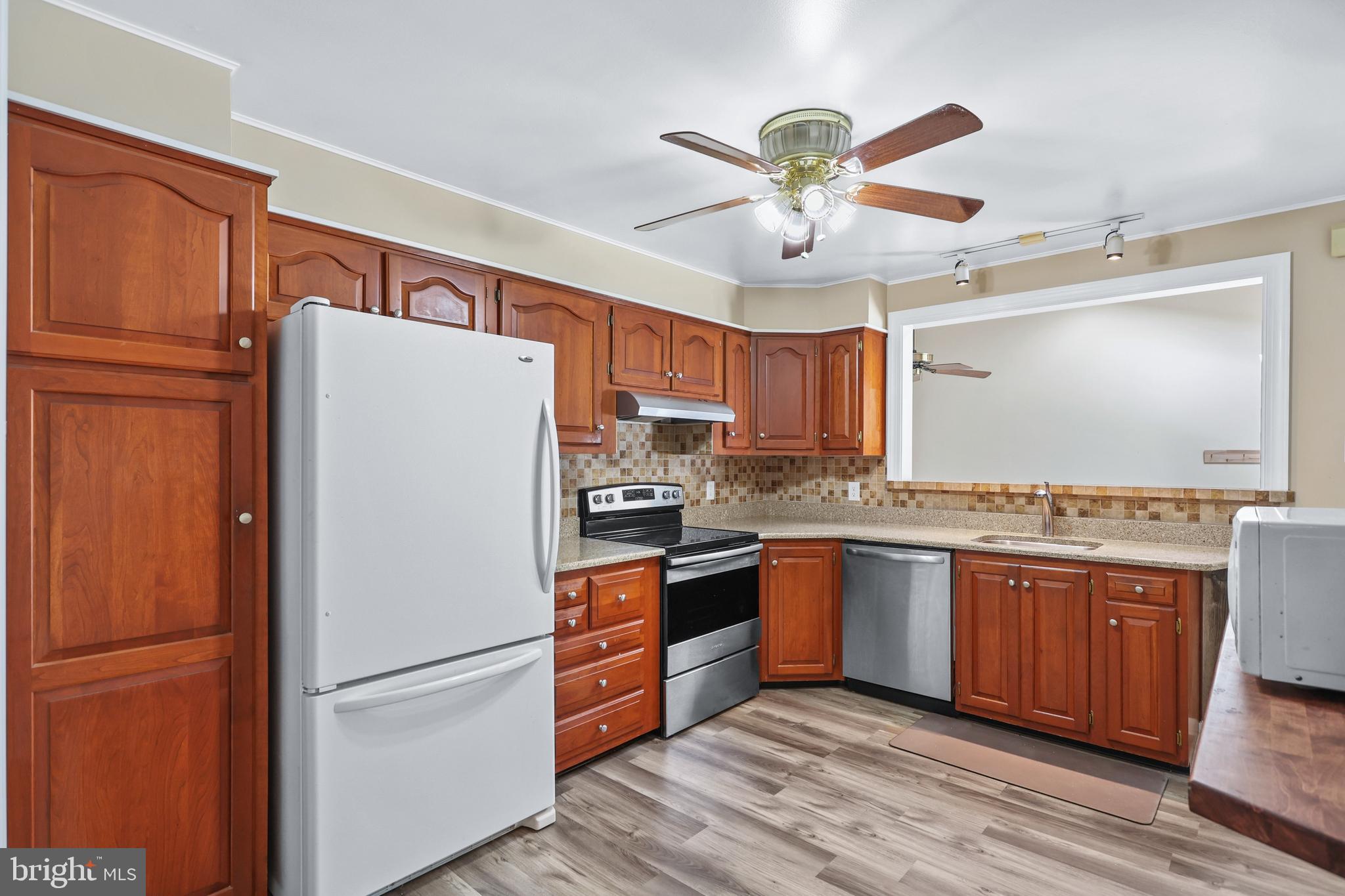 362 North Locust Point Road Mechanicsburg, PA 17050 - Photo 11 of 41 Gallery Image 11