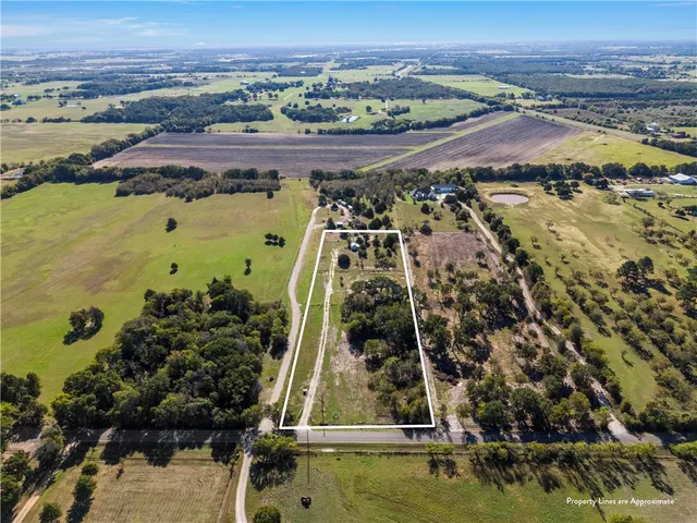 $220,000 | 472 Wiggins Road, West, TX 76691