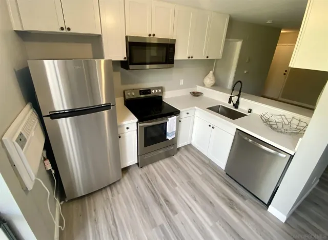 $1,950 | 6930 Hyde Park Drive, Unit 304, San Diego, CA 92119