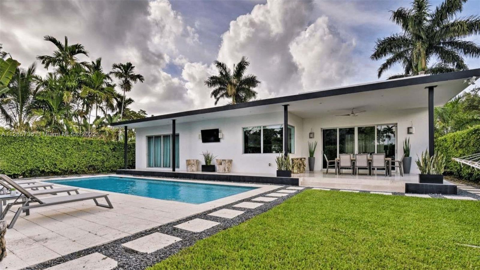 Keystone Point North Miami, FL 33181 - Photo 25 of 26 a house view with outdoor seating space