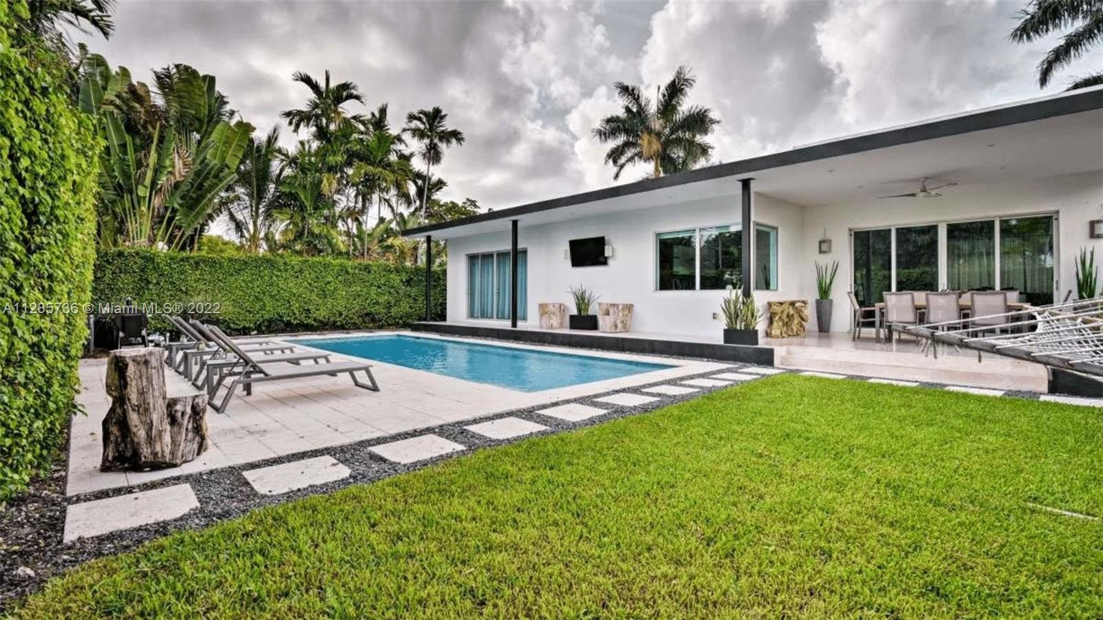 Keystone Point North Miami, FL 33181 - Photo 26 of 26 a view of a house with backyard and sitting area