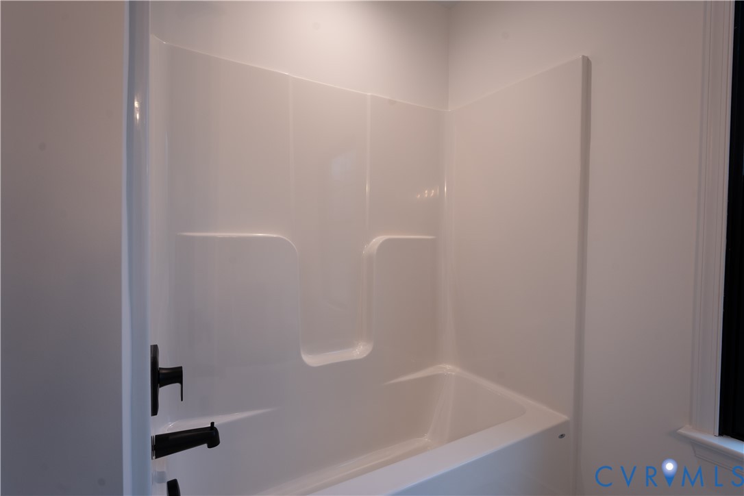 5512 Hickory Ridge Road Spotsylvania, VA 22551 - Photo 11 of 22 a close up of a bathtub