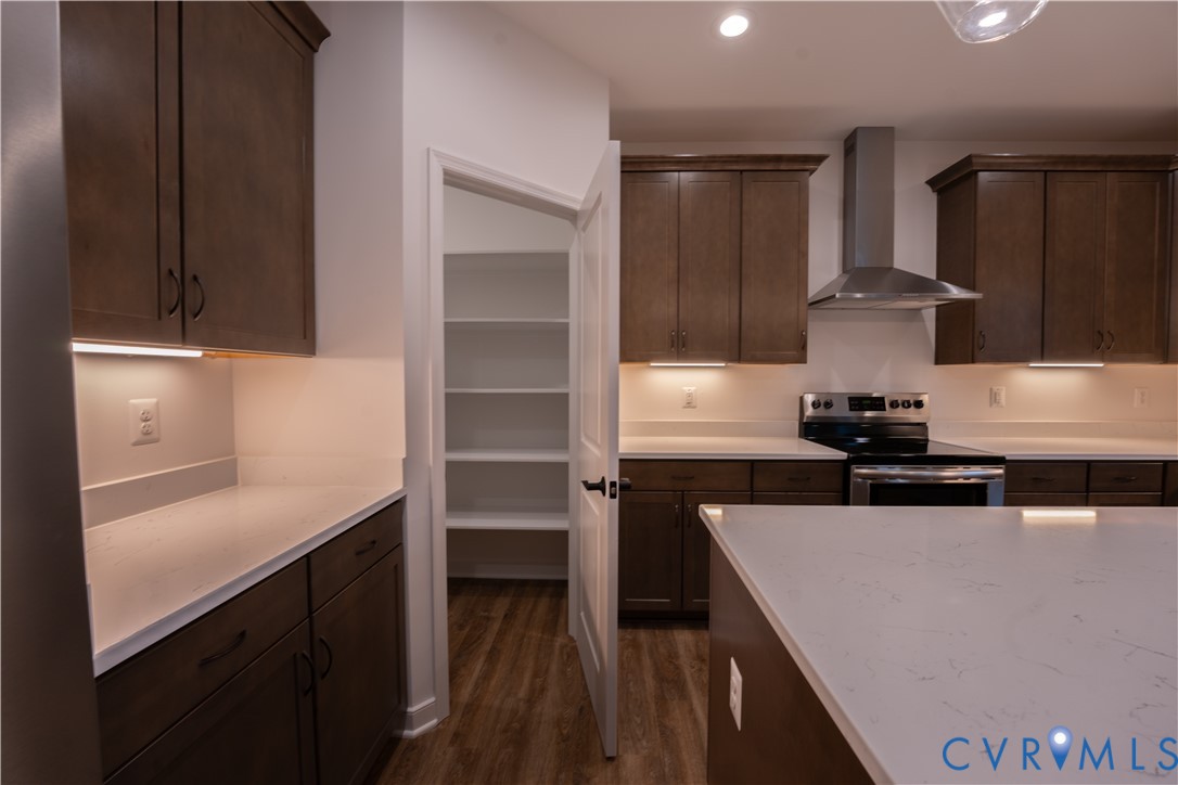 5512 Hickory Ridge Road Spotsylvania, VA 22551 - Photo 9 of 22 a kitchen with a sink and cabinets