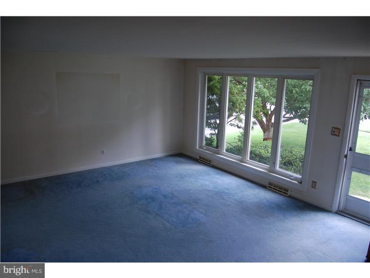 625 Cheyney Road Springfield, PA 19064 - Photo 17 of 24 Living Room