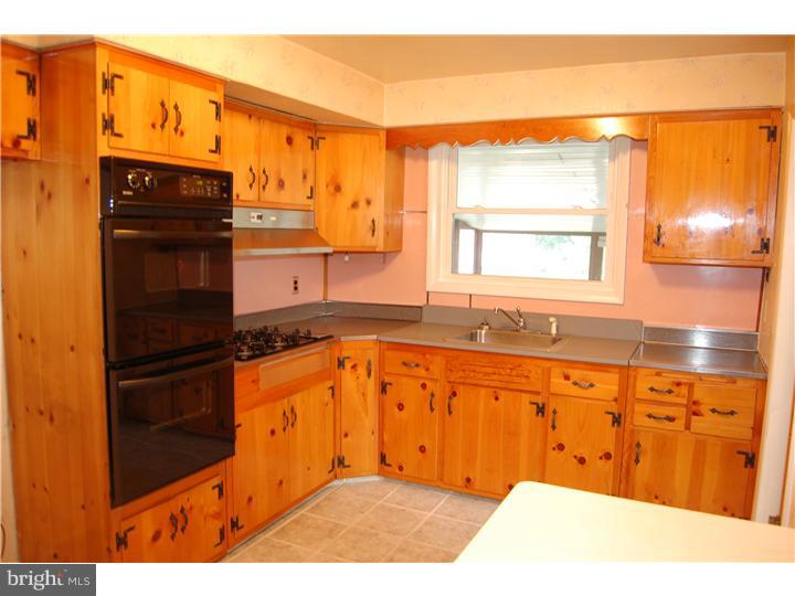 625 Cheyney Road Springfield, PA 19064 - Photo 6 of 24 Kitchen
