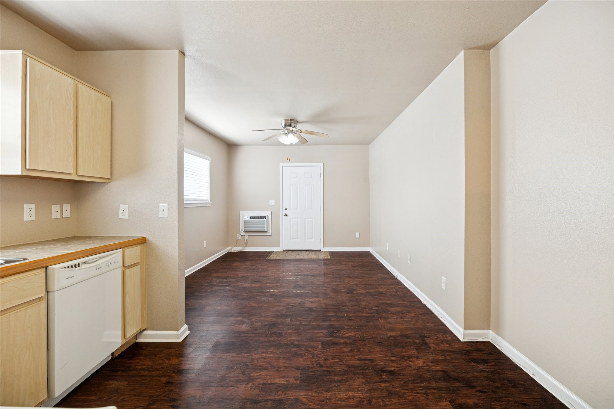 1225 West 25th Street, Unit 9 Houston, TX 77008 - Photo 8 of 11 a view of a kitchen with a sink and cabinets