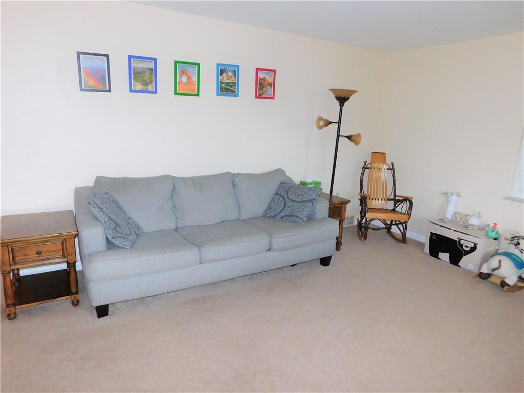 20 East Ridge Road Coraopolis, PA 15108 - Photo 4 of 24 Gallery Image 4