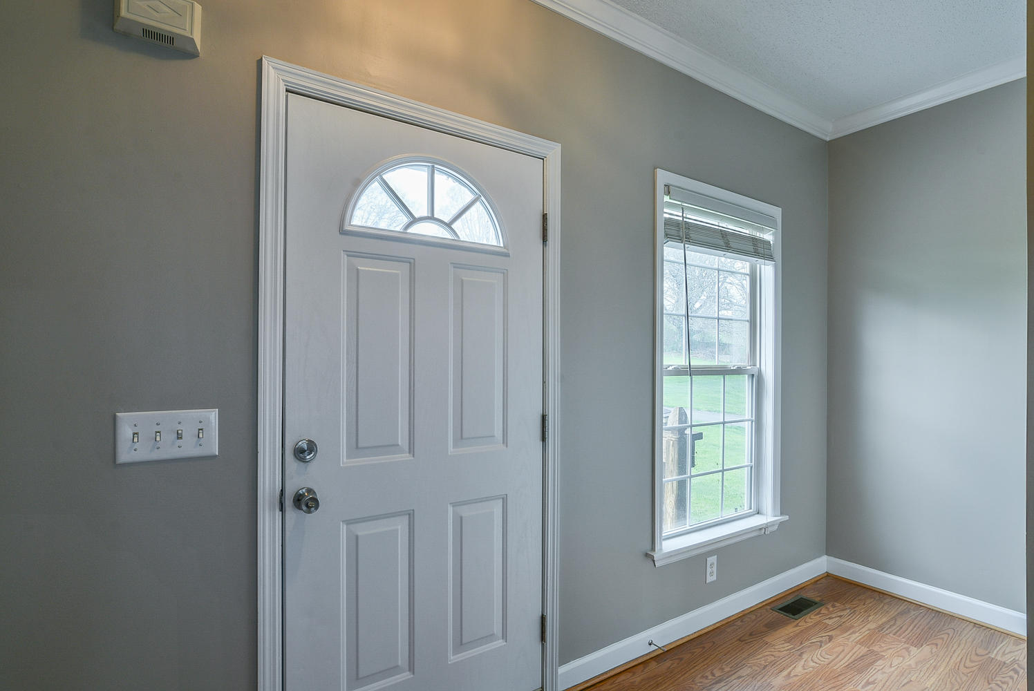 2235 Dave Buck Road Johnson City, TN 37601 - Photo 8 of 53 2235 Dave entry foyer