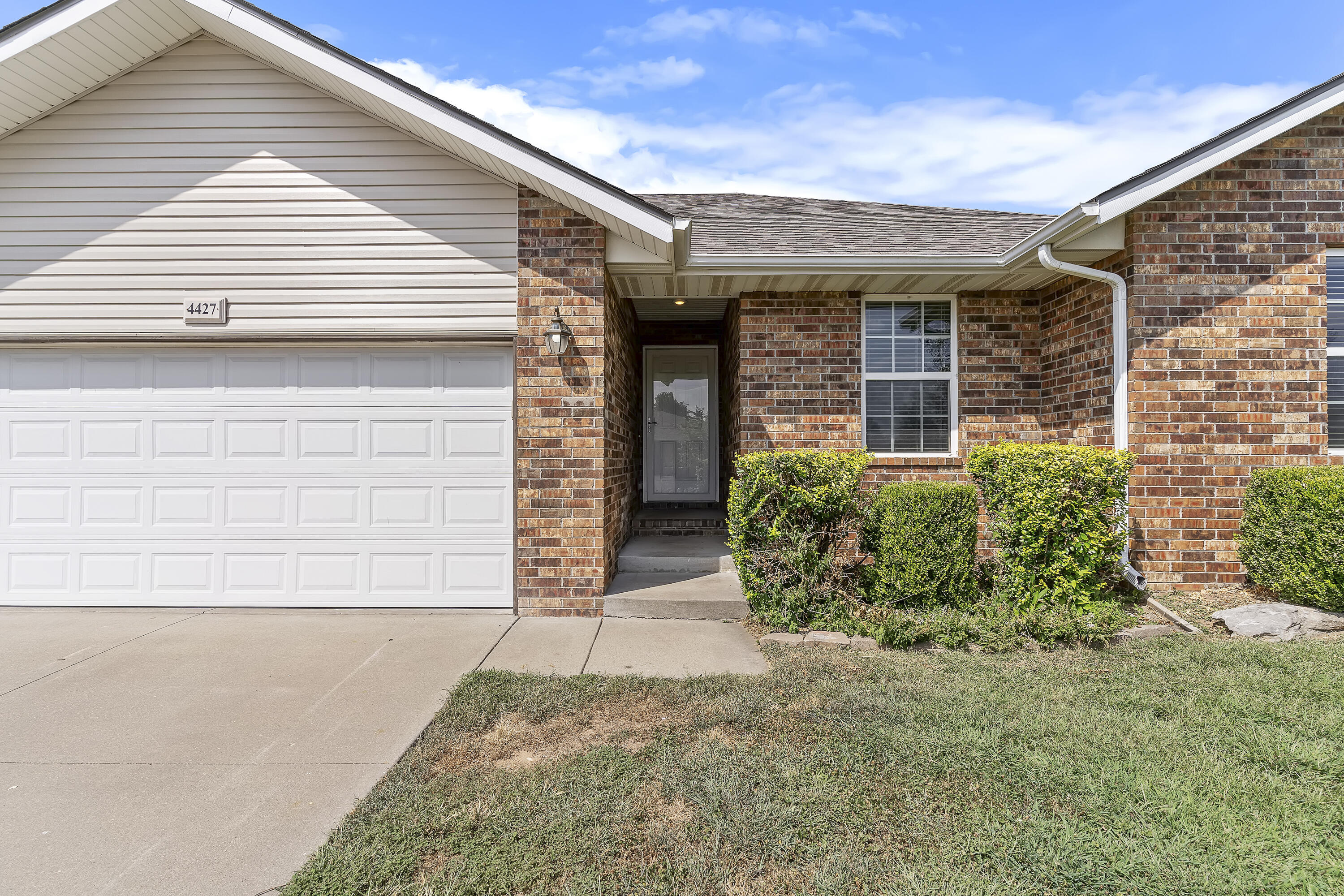 4427 West Nicholas Street Springfield, MO 65802 - Photo 4 of 33 4427 W Nicholes-4