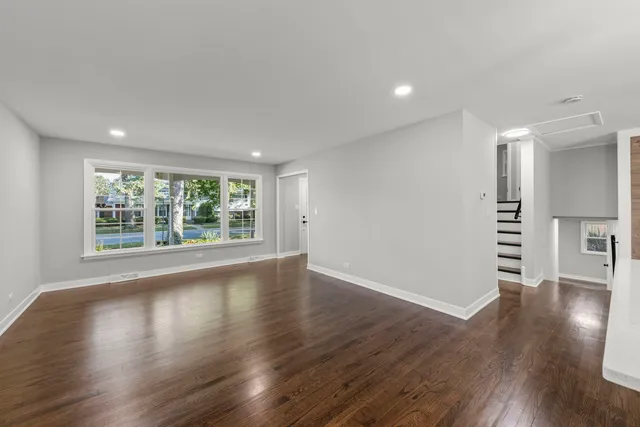 $409,900 | 4433 West 100th Street, Oak Lawn, IL 60453