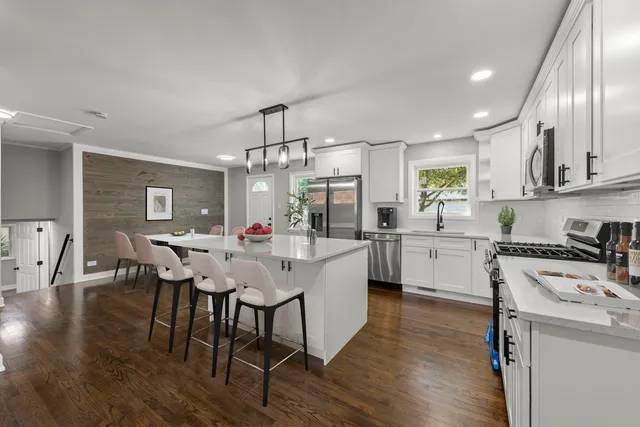 $409,900 | 4433 West 100th Street, Oak Lawn, IL 60453