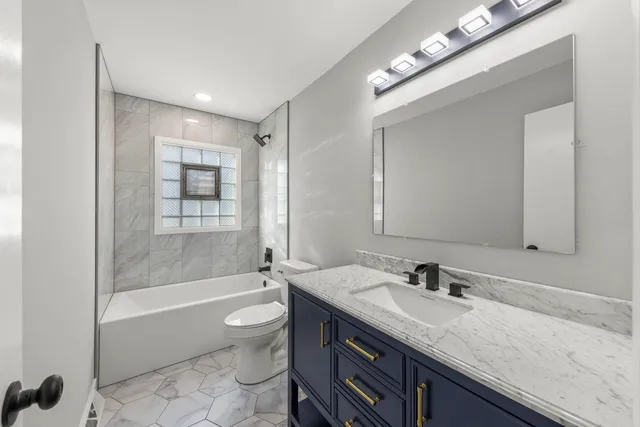 $409,900 | 4433 West 100th Street, Oak Lawn, IL 60453