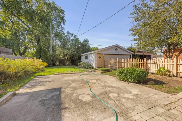 $409,900 | 4433 West 100th Street, Oak Lawn, IL 60453