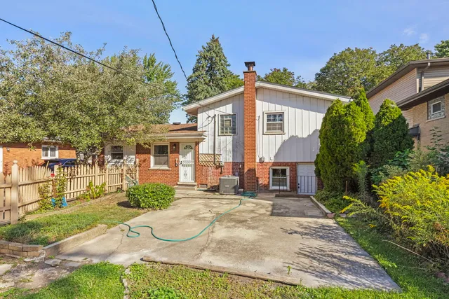 $409,900 | 4433 West 100th Street, Oak Lawn, IL 60453