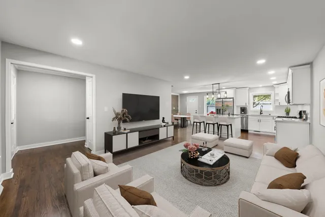 $409,900 | 4433 West 100th Street, Oak Lawn, IL 60453