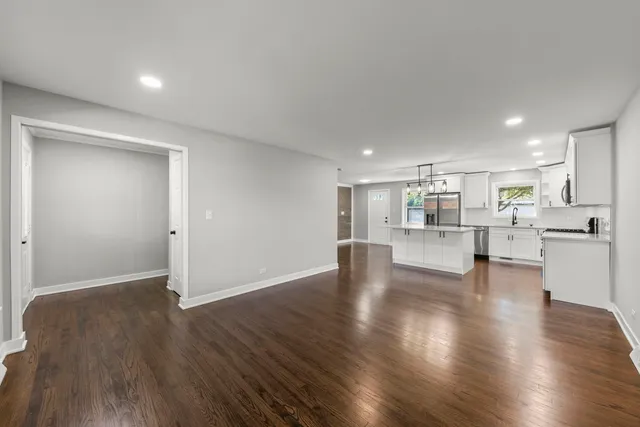 $409,900 | 4433 West 100th Street, Oak Lawn, IL 60453