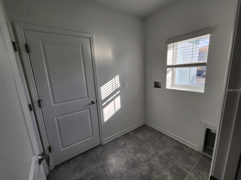 2713 Runners Circle Clermont, FL 34714 - Photo 21 of 30 an empty room with windows and closet