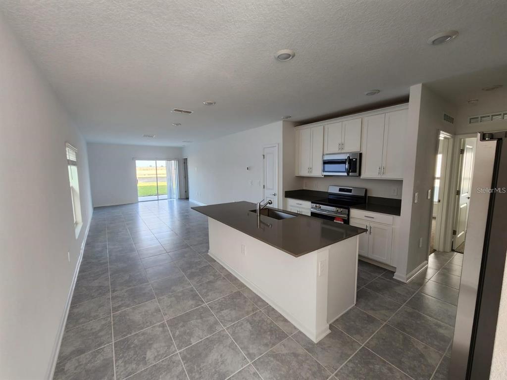 2713 Runners Circle Clermont, FL 34714 - Photo 4 of 30 a kitchen that has a sink and a stove