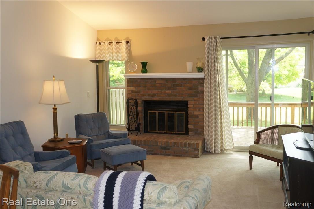 533 Tennyson, Unit 49 Rochester, MI 48307 - Photo 2 of 16 DSC03271.JPG