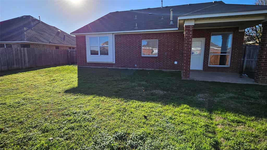 7909 Raton Ridge Lane Arlington, TX 76002 - Photo 10 of 10 a view of a backyard with plants and large tree