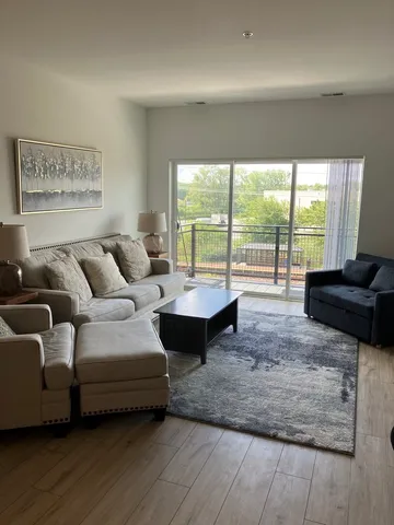 $2,180 | 200 Anthony Avenue, Unit 208, Mundelein, IL 60060