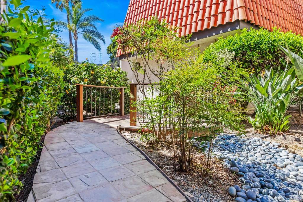 6780 Friars Road, Unit 129 San Diego, CA 92108 - Photo 46 of 50 a backyard of a house with lots of green space