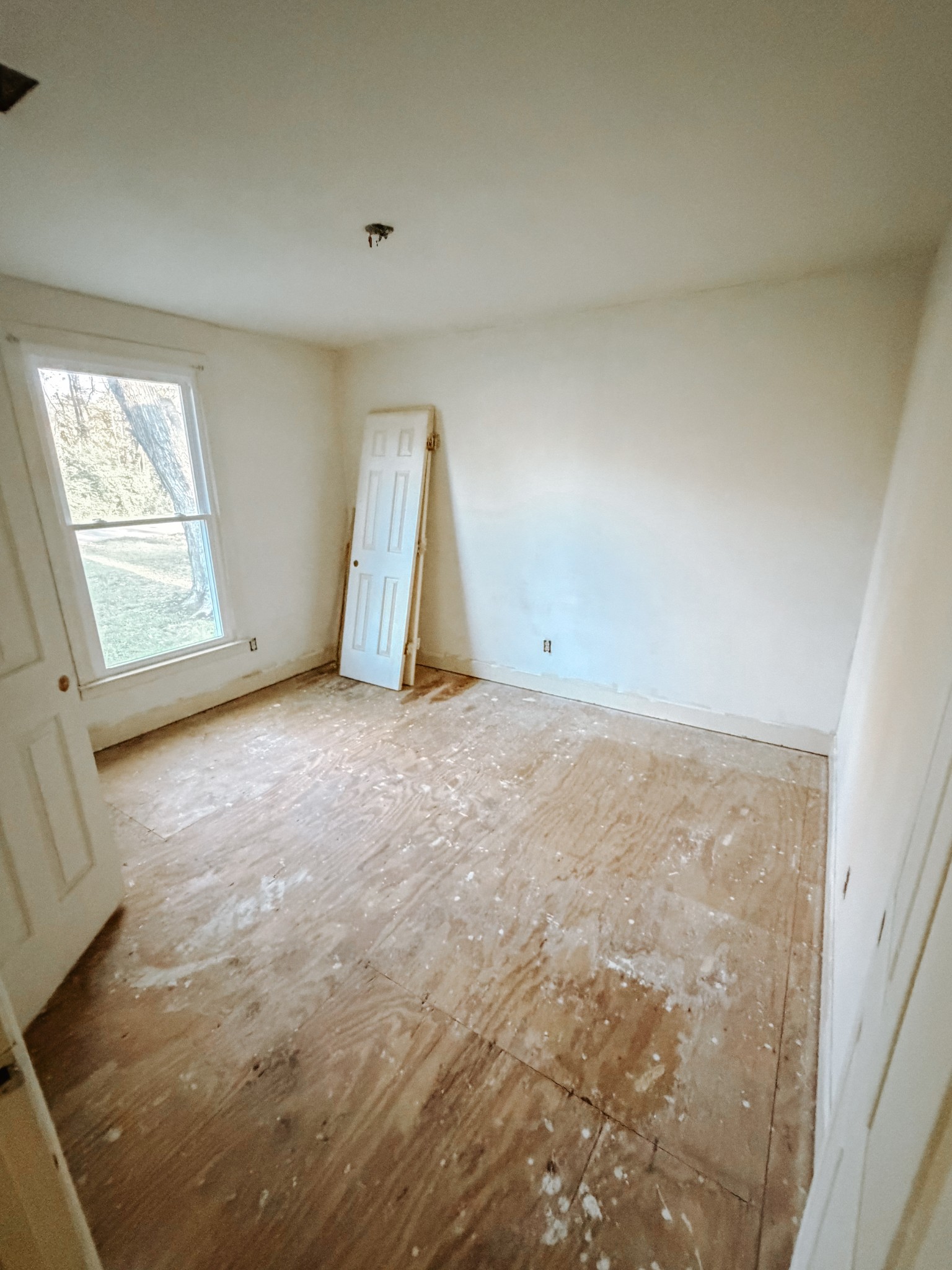 355 Marrell Street Gallatin, TN 37066 - Photo 8 of 13 an empty room with windows