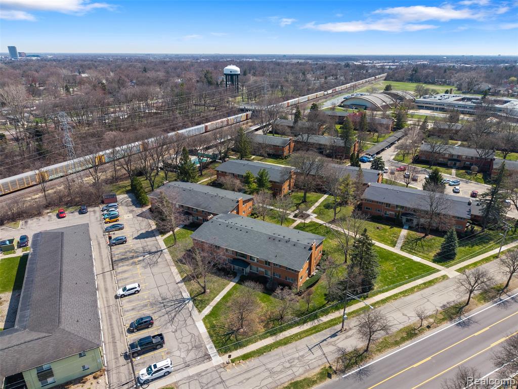 946 North Adams Road, Unit 2 Birmingham, MI 48009 - Photo 19 of 21 Gallery Image 19