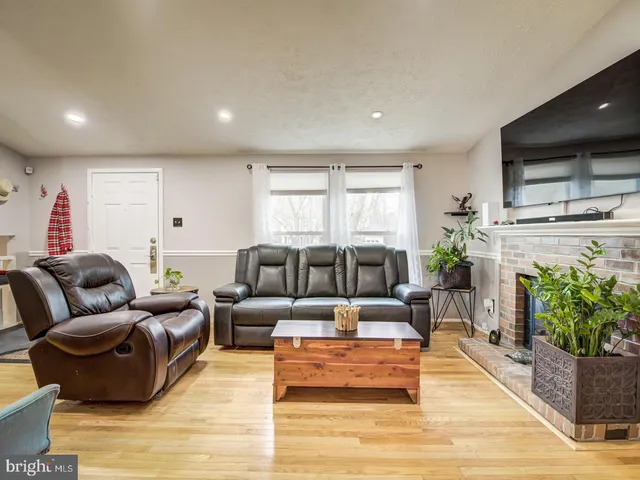 $489,900 | 9907 Treetop Lane, Lanham, MD 20706