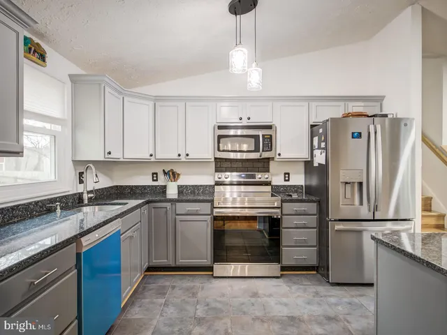 $489,900 | 9907 Treetop Lane, Lanham, MD 20706