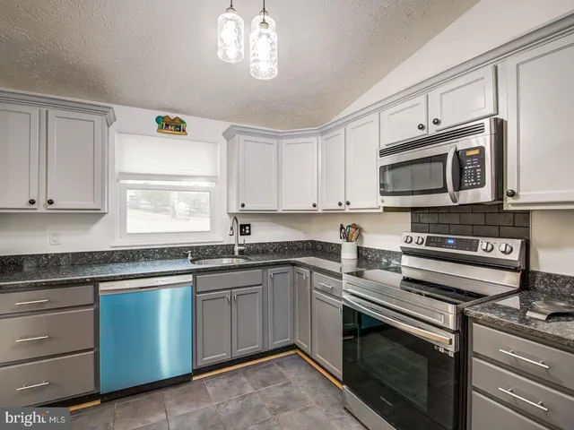 $489,900 | 9907 Treetop Lane, Lanham, MD 20706