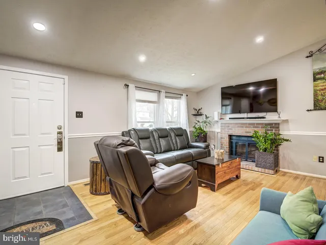 $489,900 | 9907 Treetop Lane, Lanham, MD 20706