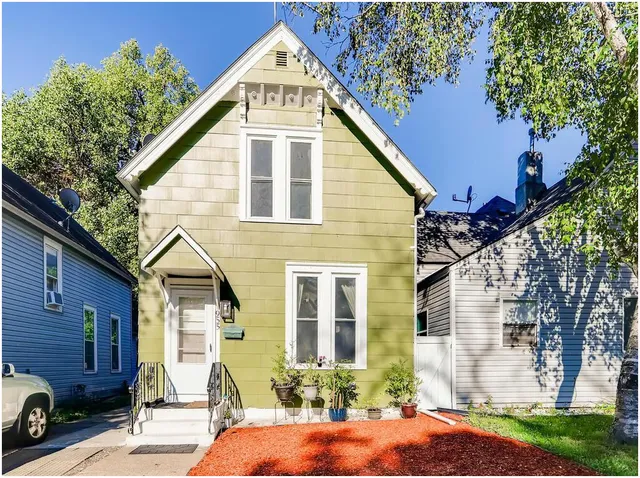 $229,900 | 955 Bradley Street, St. Paul, MN 55130