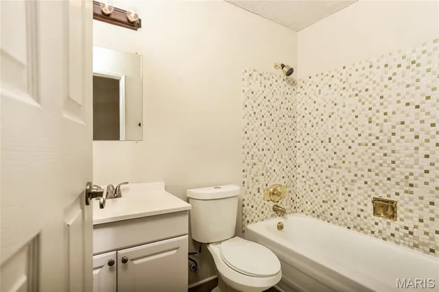 $2,135 | 5621 Wieland Drive, St. Louis, MO 63128