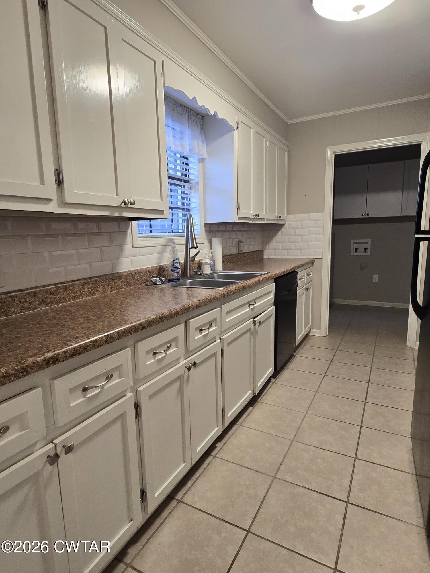 18 Lake Avenue Jackson, TN 38301 - Photo 3 of 19 a kitchen with a cabinets and appliances