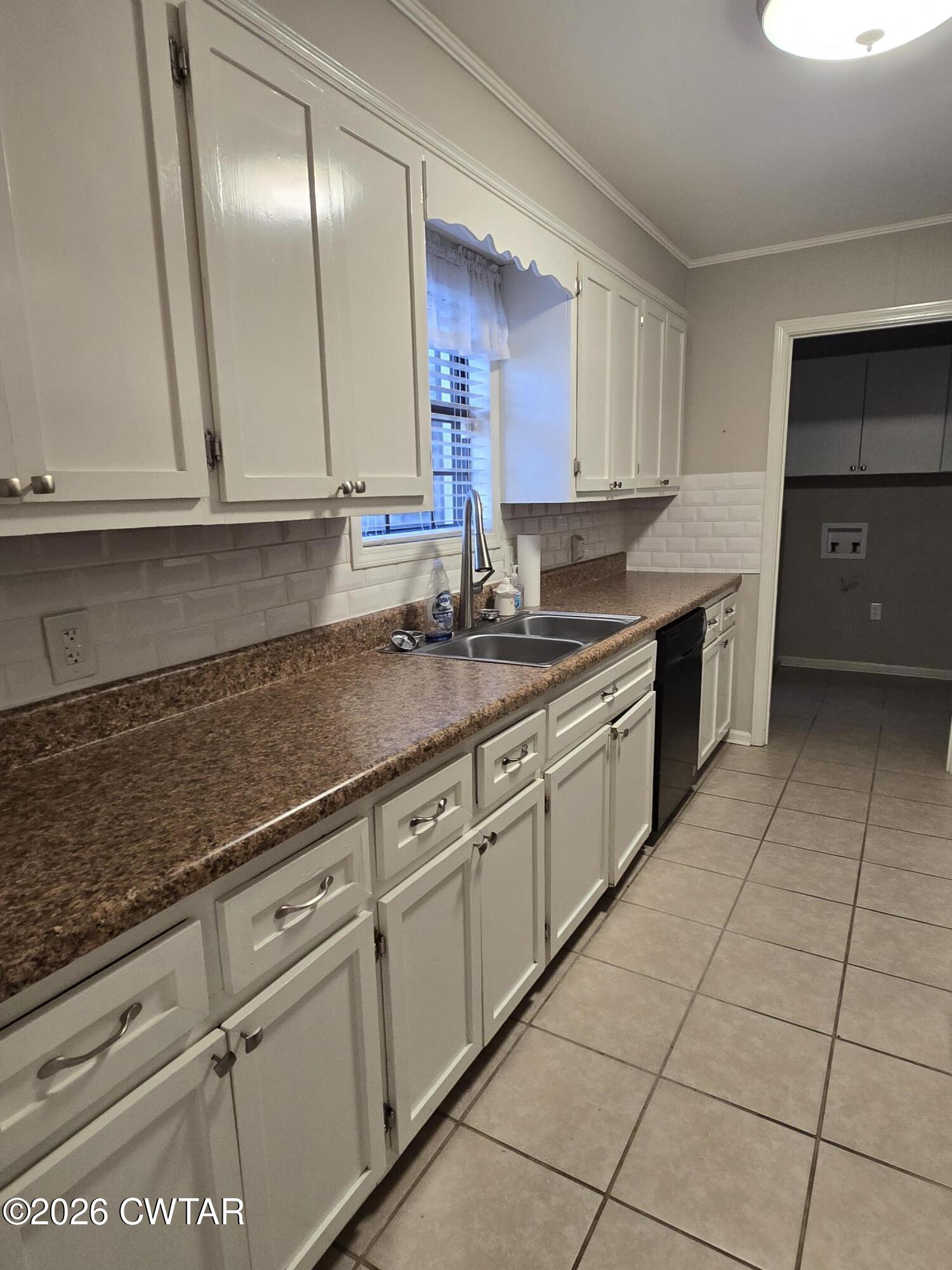 18 Lake Avenue Jackson, TN 38301 - Photo 4 of 19 a kitchen with stainless steel appliances granite countertop a sink and cabinets
