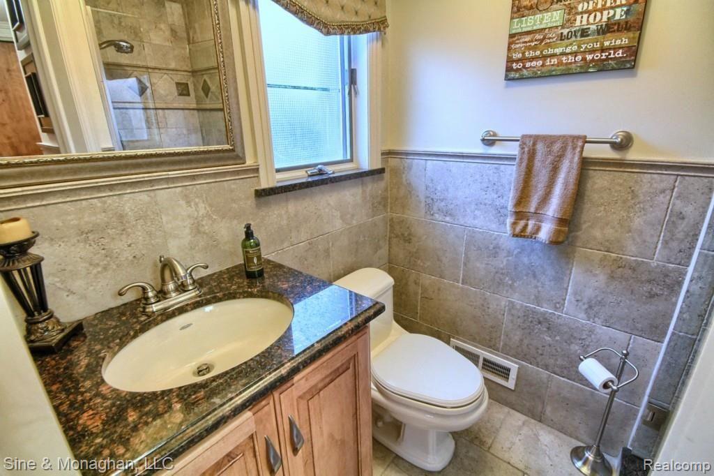 45 Hampton Road Grosse Pointe, MI 48236 - Photo 31 of 36