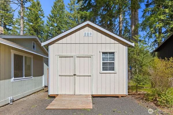 a view of a garage
