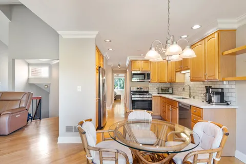 $340,000 | 375 Juniper Tree Court, Hoffman Estates, IL 60169