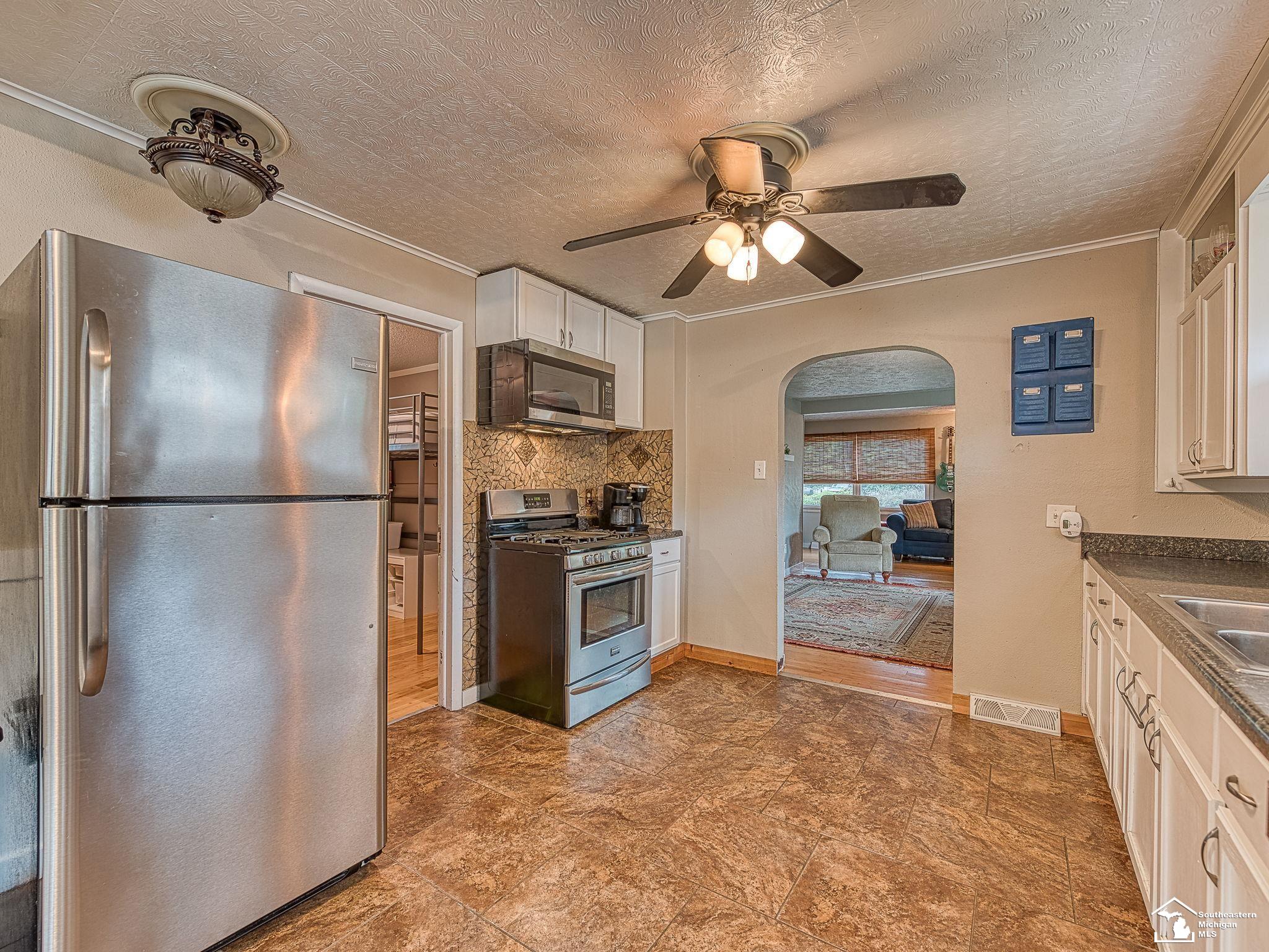 10207 Goff Road Temperance, MI 48182 - Photo 3 of 27