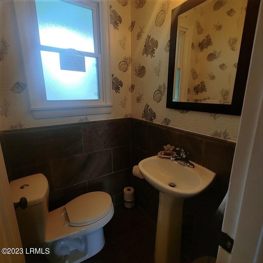 46 Meridian Road Beaufort, SC 29907 - Photo 20 of 42 half bath (2)