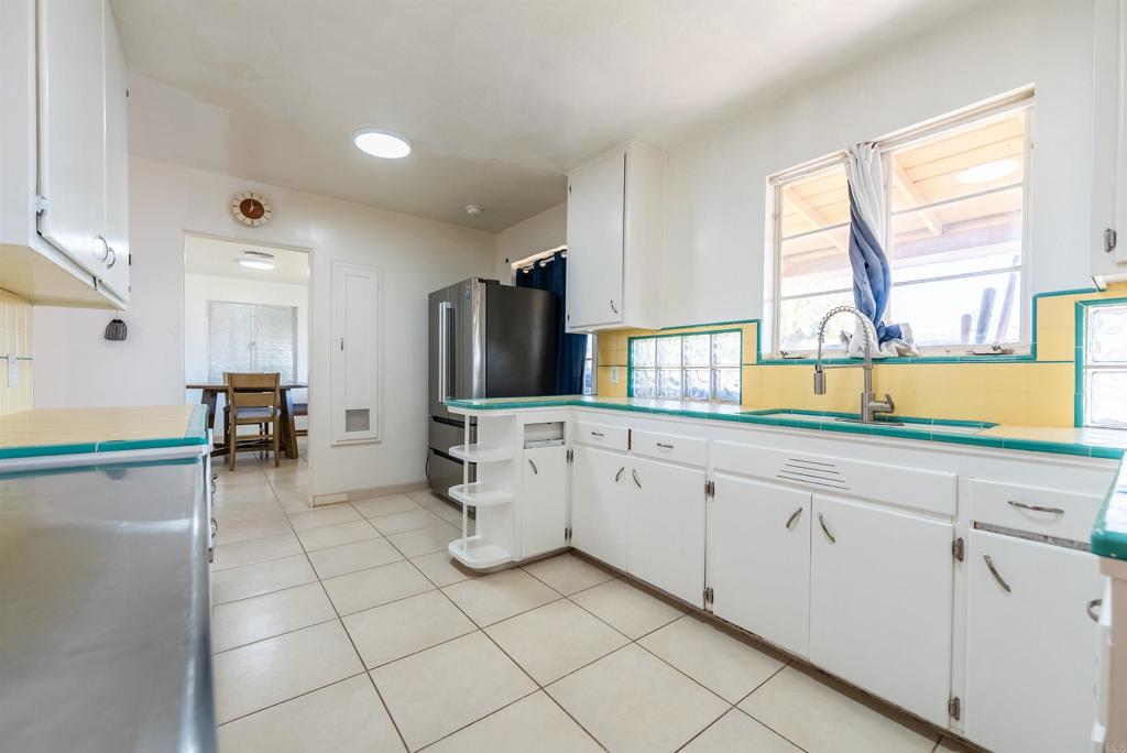225 West Legion Road Brawley, CA 92227 - Photo 11 of 38