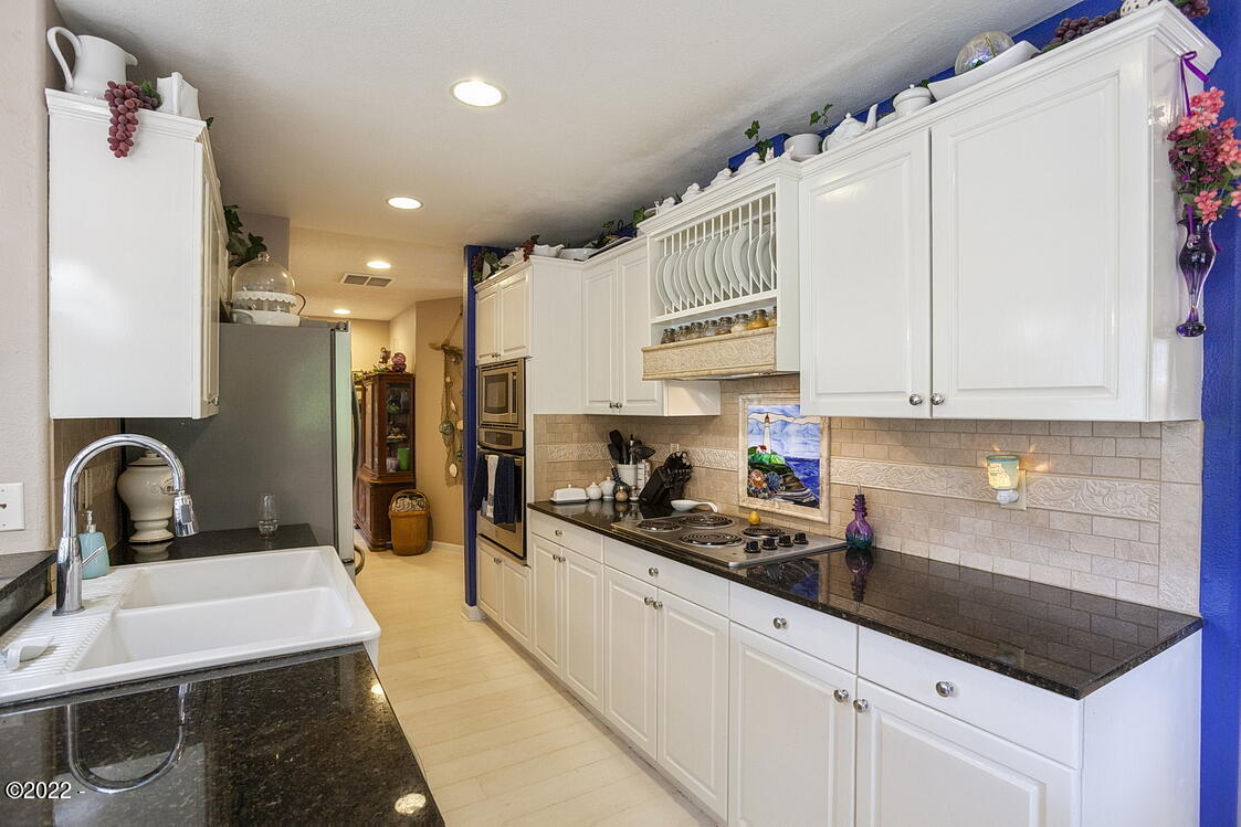 2450 Southwest Fairway Circle Waldport, OR 97394 - Photo 23 of 30 Kitchen