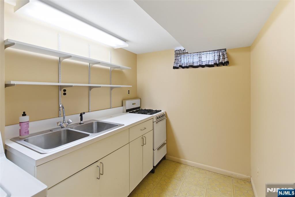169 Hamilton Road Teaneck, NJ 07666 - Photo 23 of 27