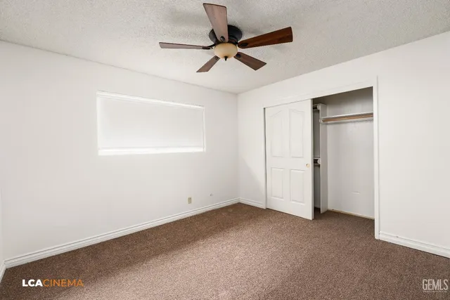 a view of room with ceiling fan