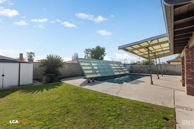 a view of a backyard with sitting area