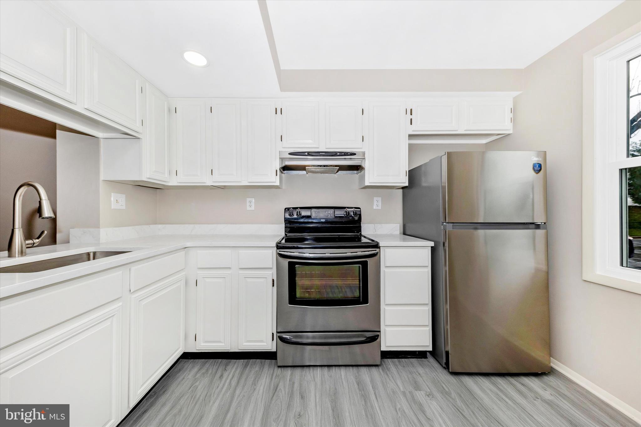 5818 Drawbridge Court Frederick, MD 21703 - Photo 6 of 36 New Quartz counters & refrigerator